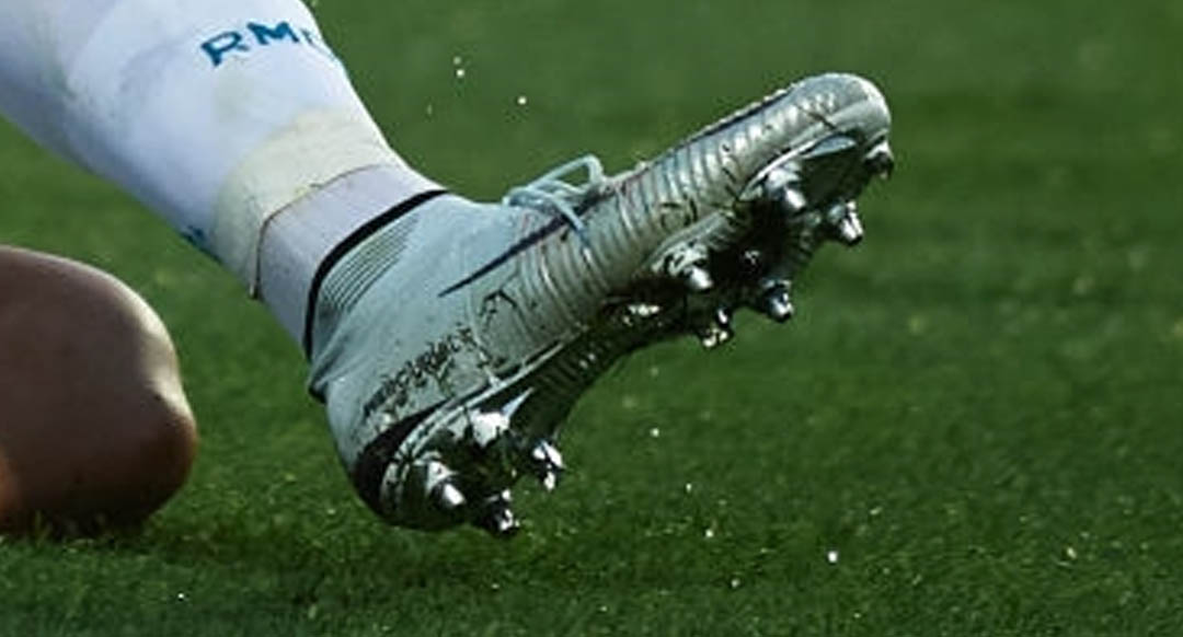 Nike mercurial superfly 2025 v cr7 melhor